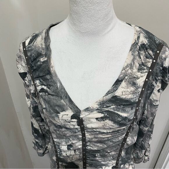 Apanage Grey and White Ruched 3/4 Sleeve Top Size 14 V-Neck Studded Tee - Picture 3 of 10